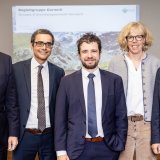la Confédération, le canton du Valais, Grande Dixence SA et des représentants des communes concédantes se sont réunis en présence du conseiller fédéral Albert Rösti pour créer le « Groupe d’accompagnement Gornerli »
